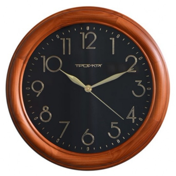 Часы настенные деревянные с черным циферблатом.