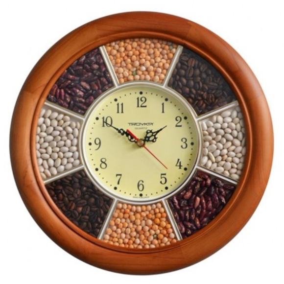 Часы настенные деревянные с кварцевым механизмом.