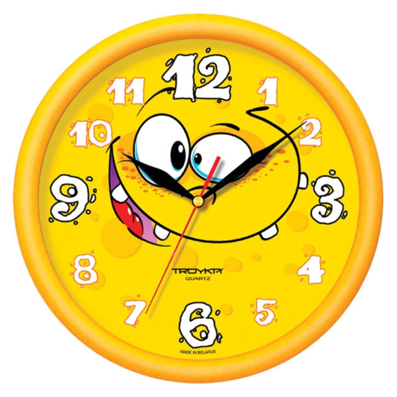 Детские настенные часы желтого цвета.