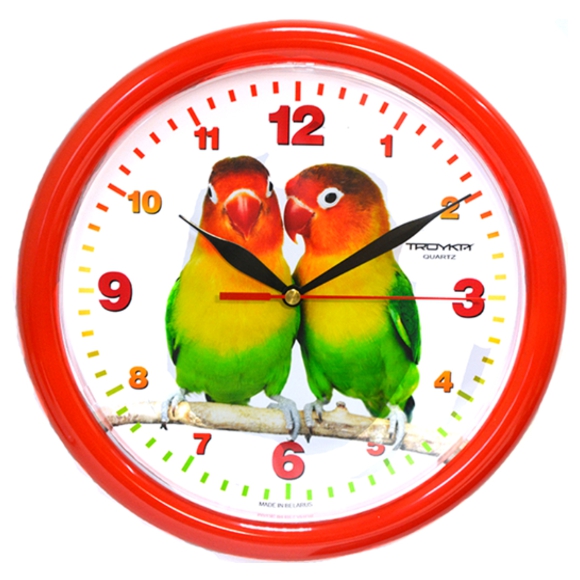 Кварцевые настенные часы с попугаями.